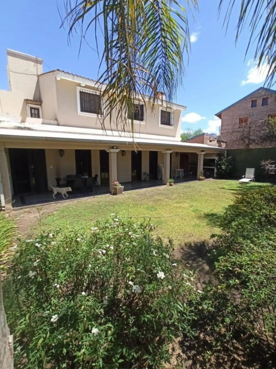 CASA 5 DORMITORIOS C/ COCHERA – B° URCA