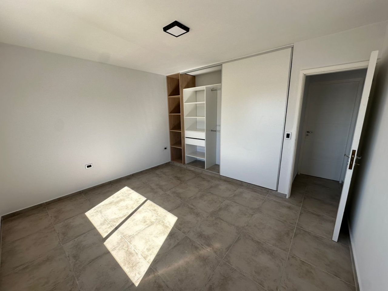 CASA 3 DORMITORIOS – DOCTA URBANIZACIÓN INTELIGENTE, A ESTRENAR