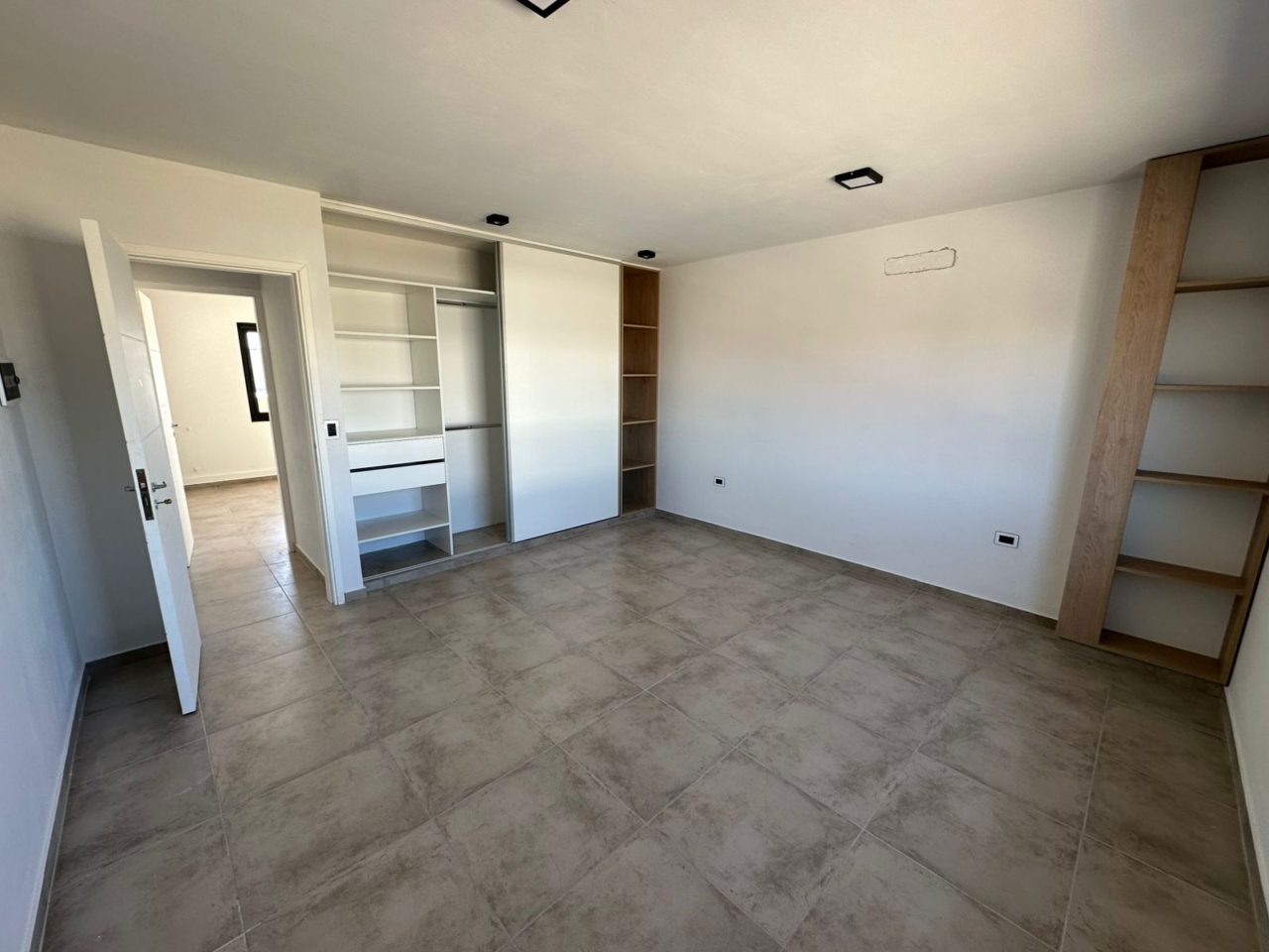CASA 3 DORMITORIOS – DOCTA URBANIZACIÓN INTELIGENTE, A ESTRENAR