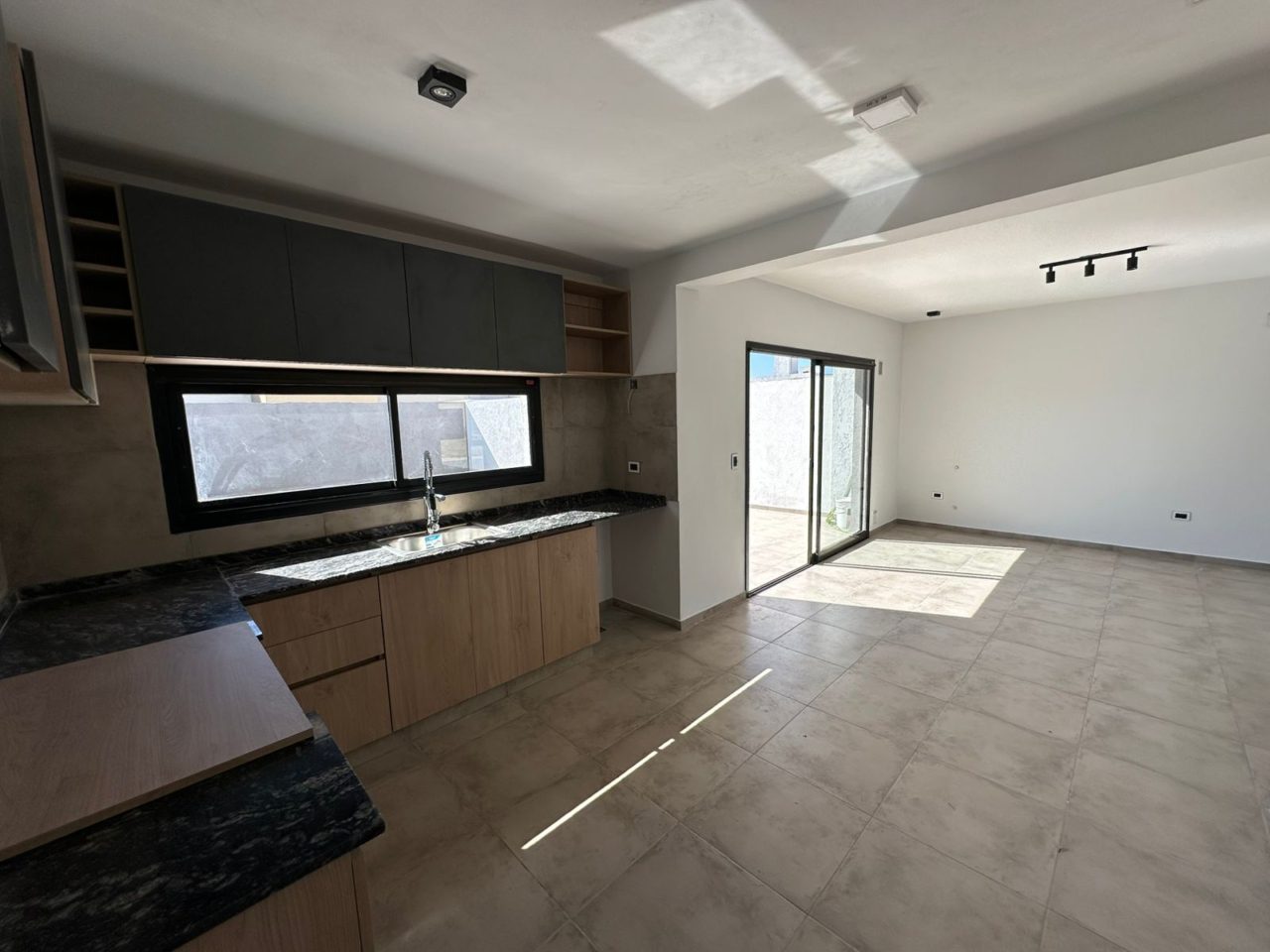 CASA 3 DORMITORIOS – DOCTA URBANIZACIÓN INTELIGENTE, A ESTRENAR