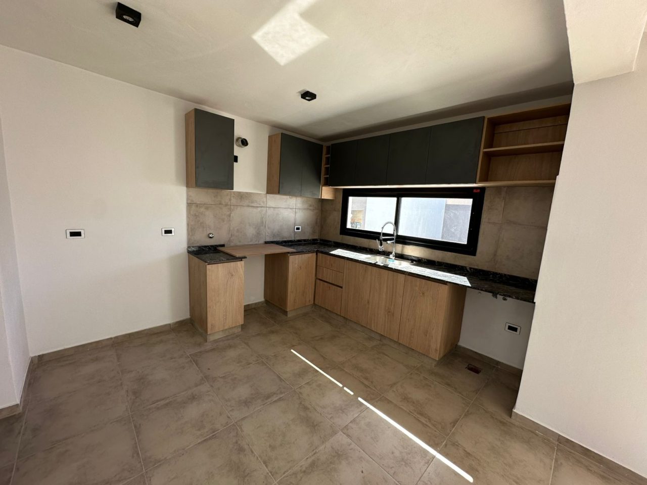 CASA 3 DORMITORIOS – DOCTA URBANIZACIÓN INTELIGENTE, A ESTRENAR