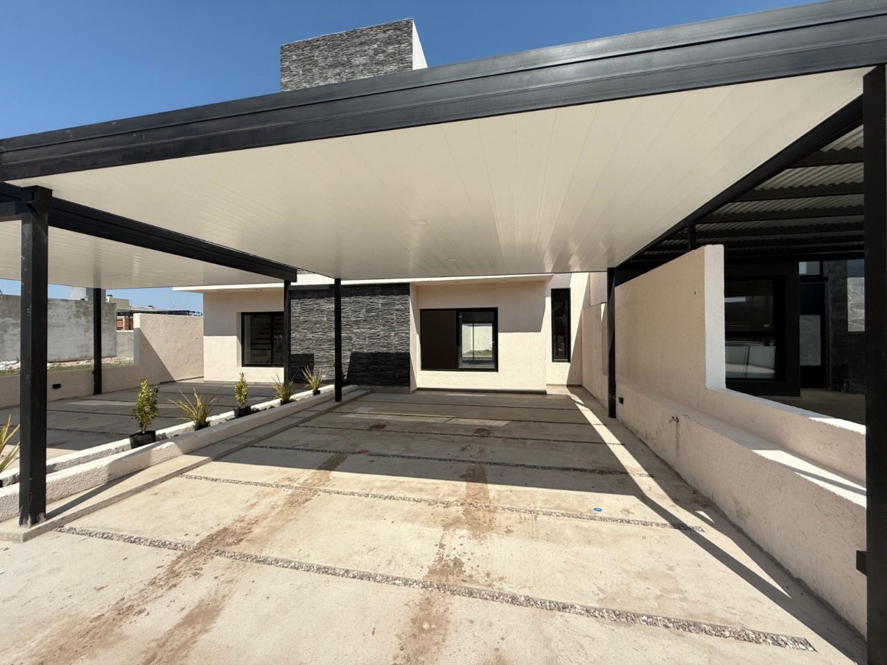DUPLEX 3 DORMITORIOS – DOCTA URBANIZACIÓN INTELIGENTE, A ESTRENAR