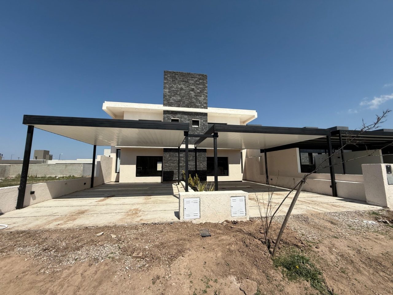 DUPLEX 3 DORMITORIOS – DOCTA URBANIZACIÓN INTELIGENTE, A ESTRENAR