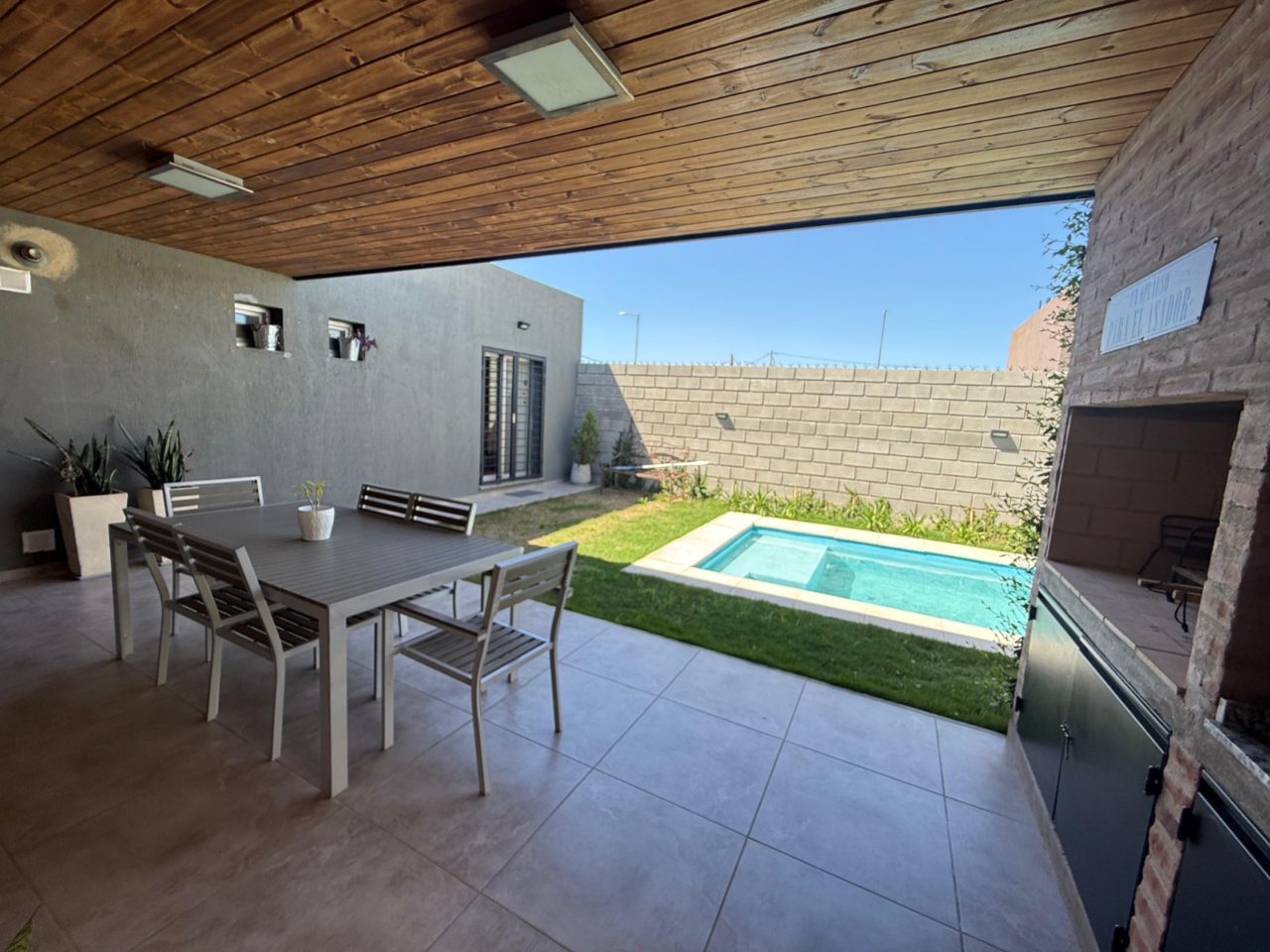 CASA 3 DORMITORIOS C/ PILETA – RINCONES DE MANANTIALES