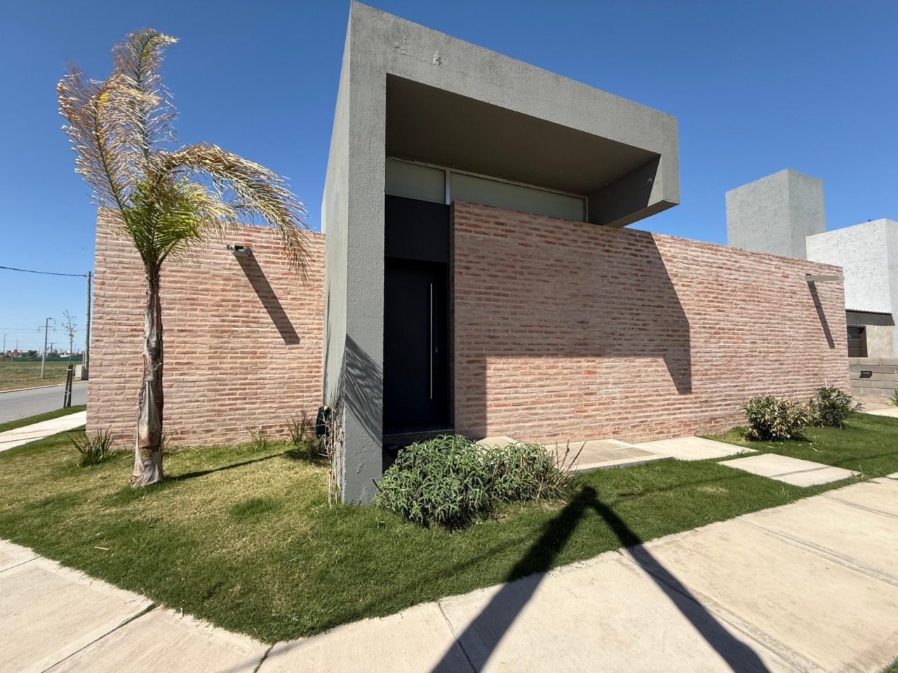 CASA 3 DORMITORIOS C/ PILETA – RINCONES DE MANANTIALES