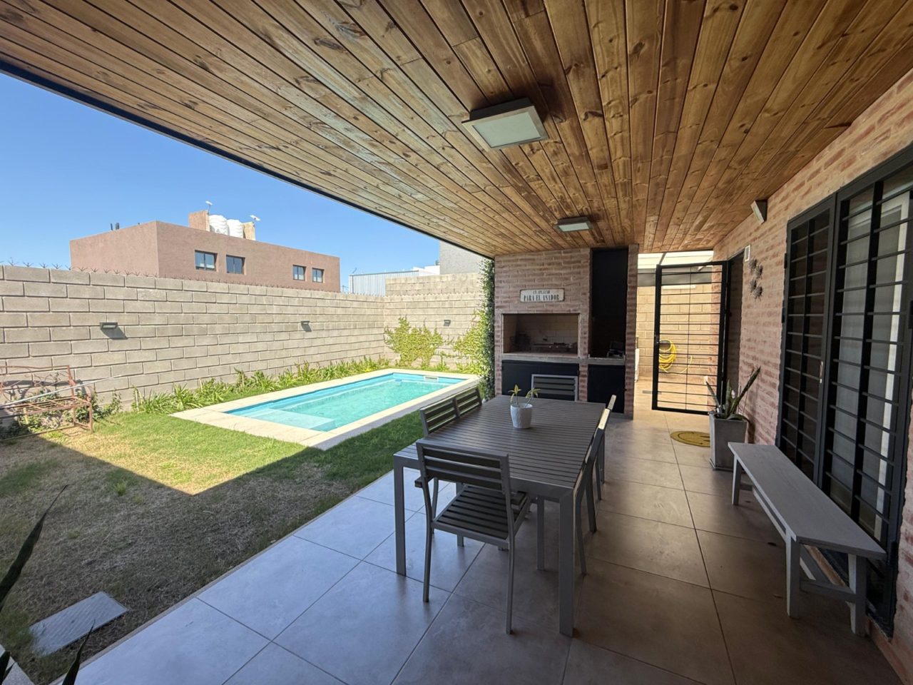 CASA 3 DORMITORIOS C/ PILETA – RINCONES DE MANANTIALES