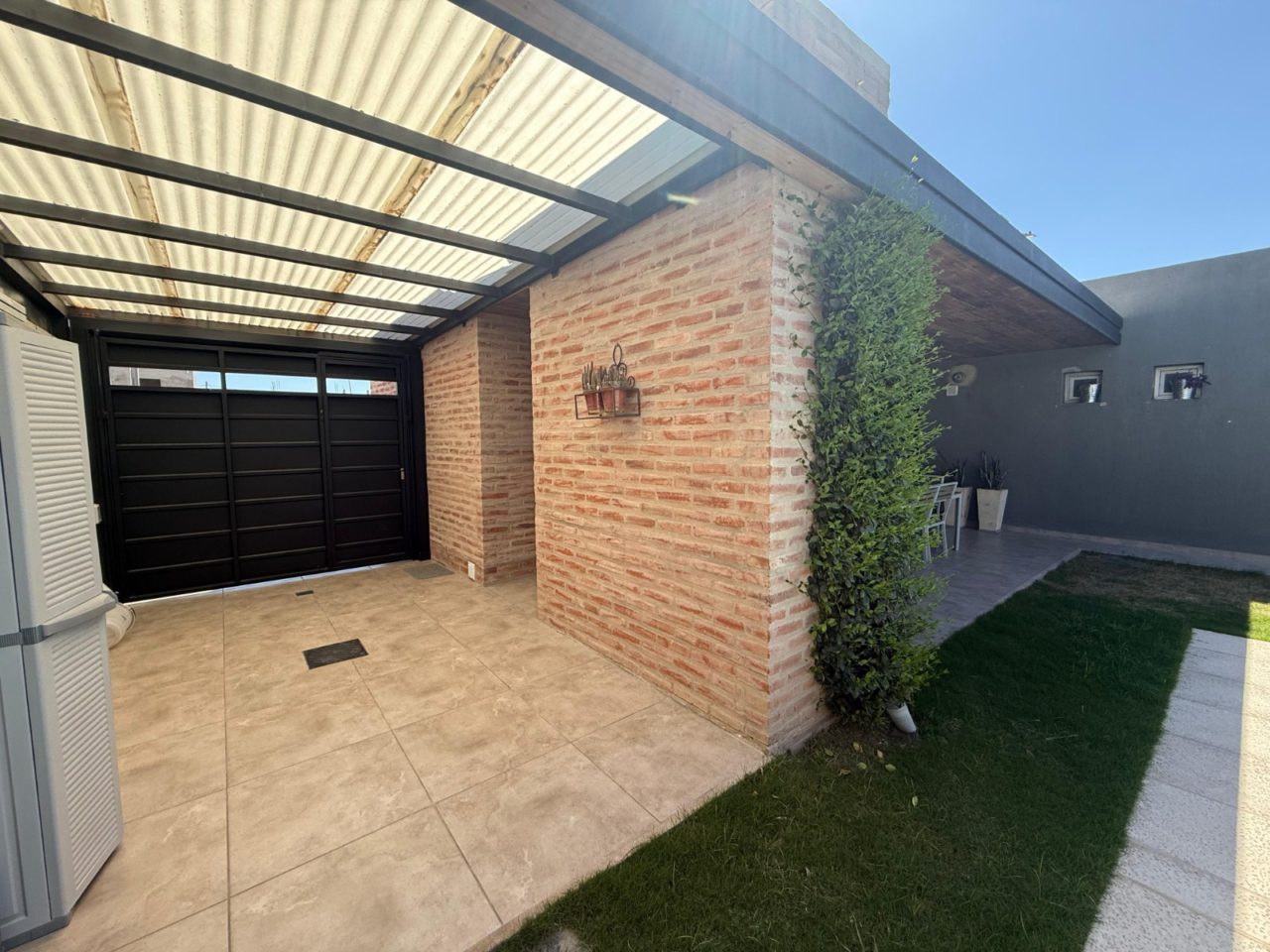 CASA 3 DORMITORIOS C/ PILETA – RINCONES DE MANANTIALES
