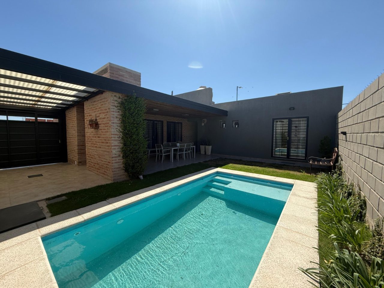 CASA 3 DORMITORIOS C/ PILETA – RINCONES DE MANANTIALES