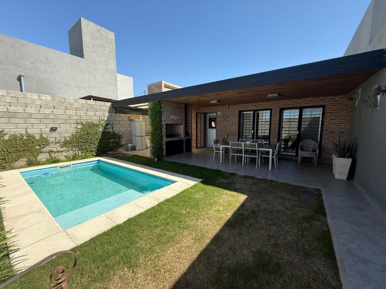 CASA 3 DORMITORIOS C/ PILETA – RINCONES DE MANANTIALES