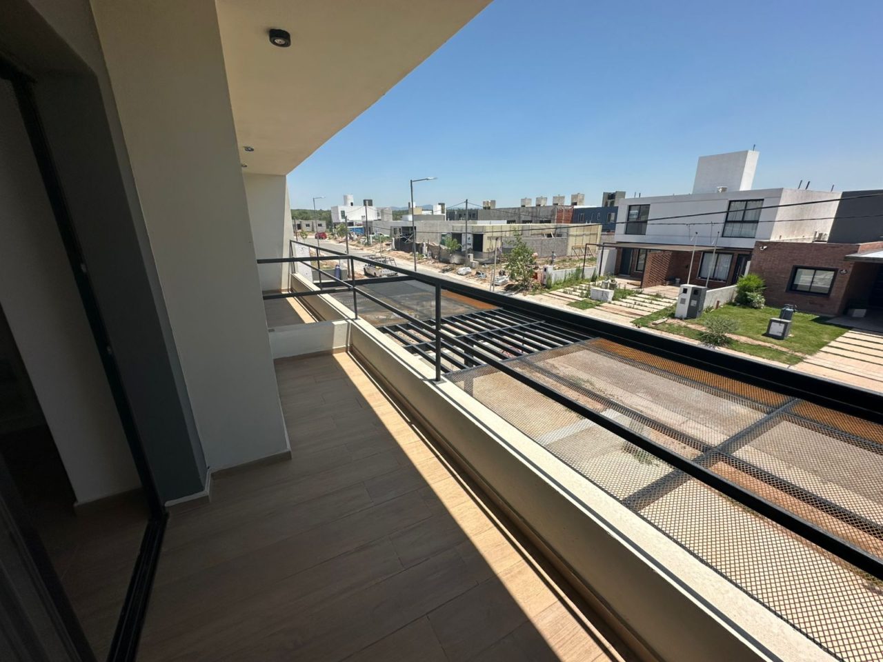 DUPLEX 2 DORMITORIOS – DOCTA URBANIZACIÓN INTELIGENTE, SECTOR MALAGUEÑO