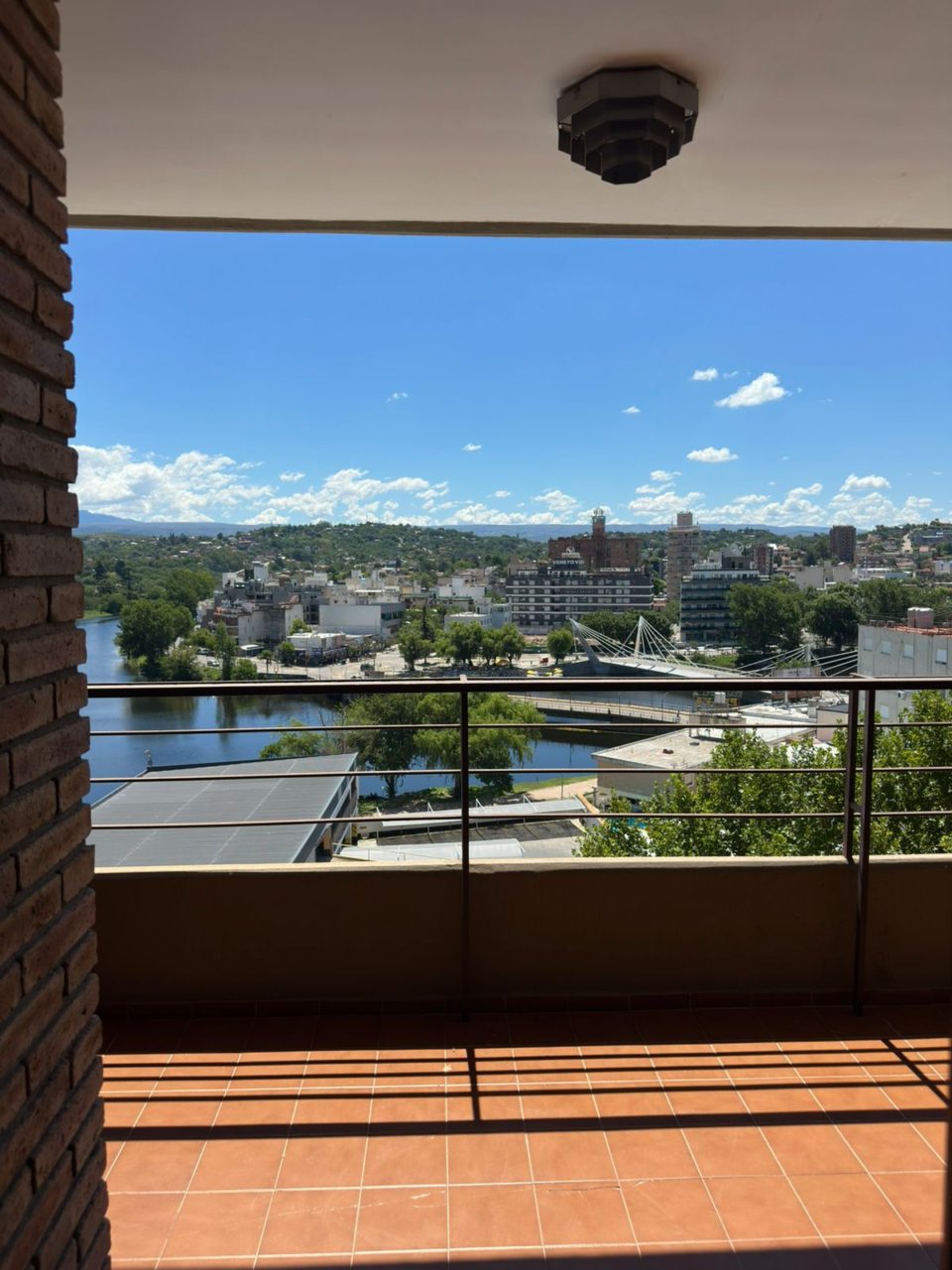 DEPARTAMENTO 2 DORMITORIOS C/ COCHERA – VILLA CARLOS PAZ, CENTRO