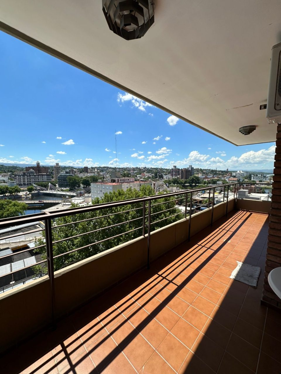 DEPARTAMENTO 2 DORMITORIOS C/ COCHERA – VILLA CARLOS PAZ, CENTRO