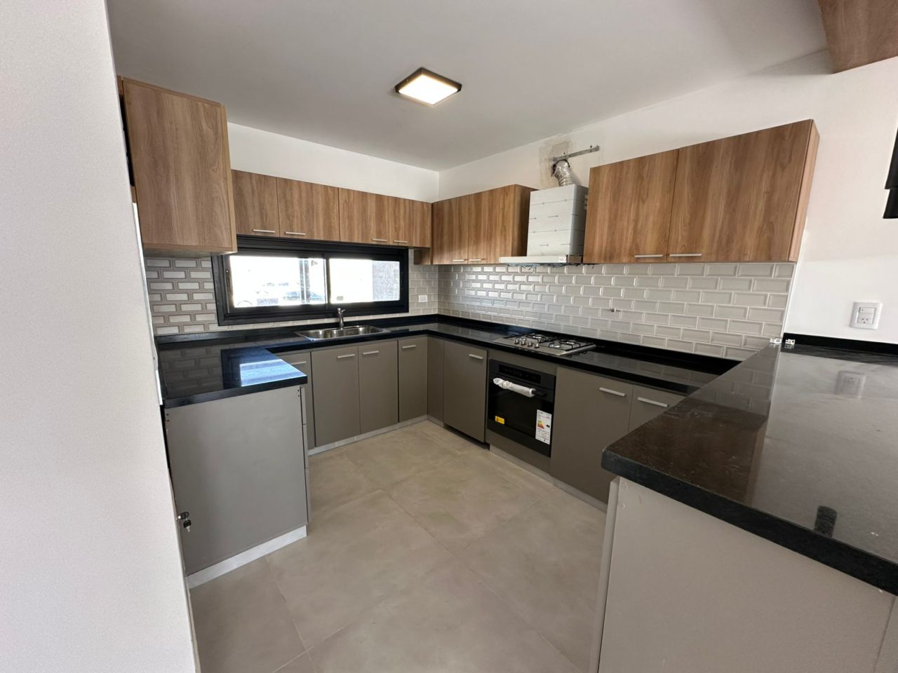 DUPLEX DE CATEGORÍA, 3 DORMITORIOS – DOCTA URBANIZACIÓN INTELIGENTE