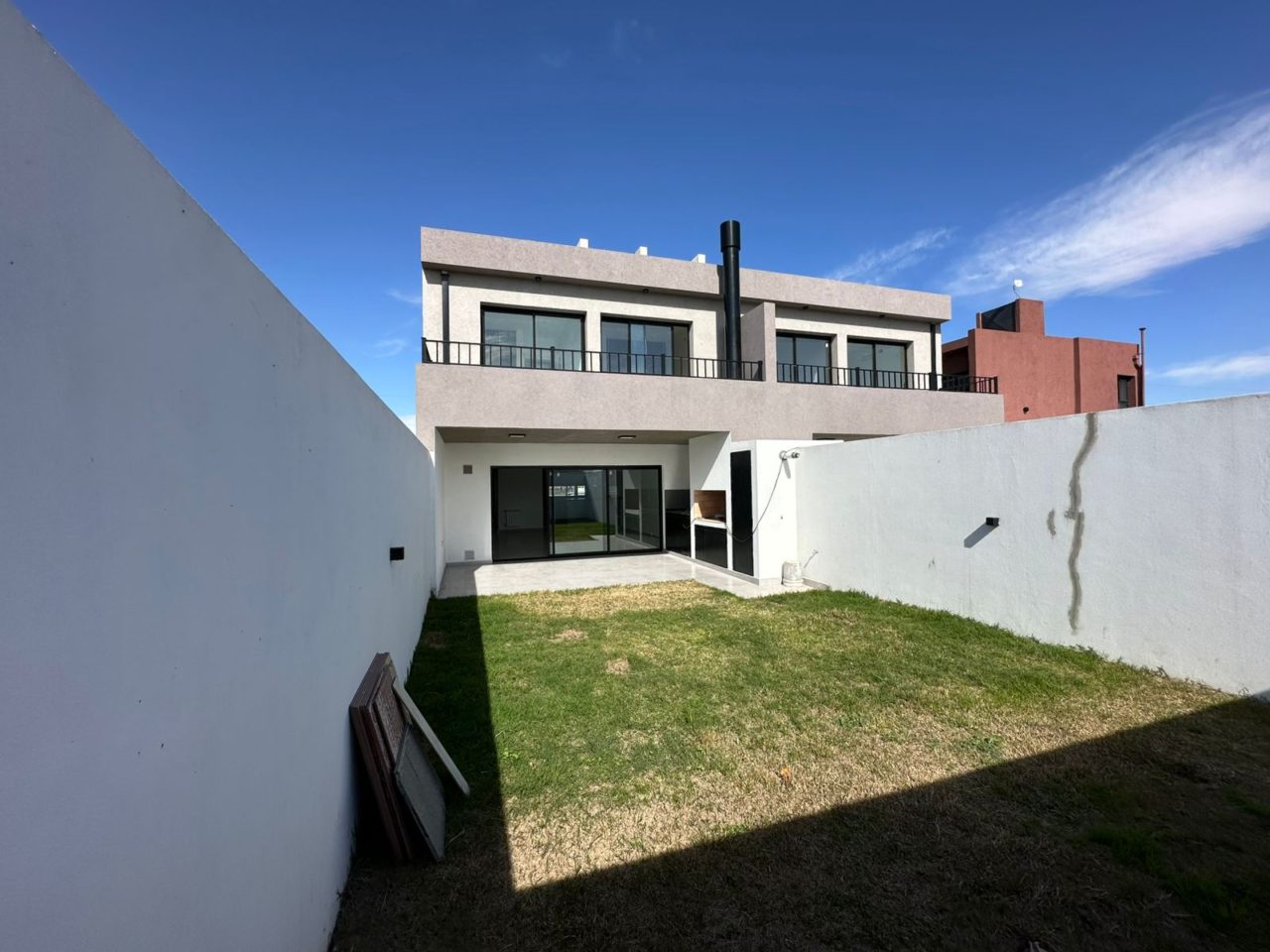 DUPLEX DE CATEGORÍA, 3 DORMITORIOS – DOCTA URBANIZACIÓN INTELIGENTE