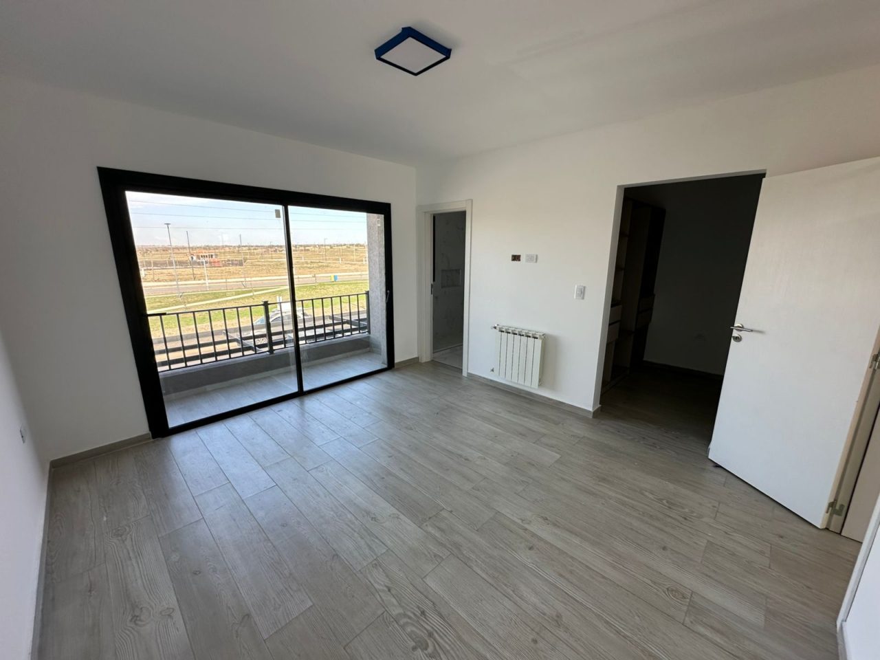 DUPLEX DE CATEGORÍA, 3 DORMITORIOS – DOCTA URBANIZACIÓN INTELIGENTE