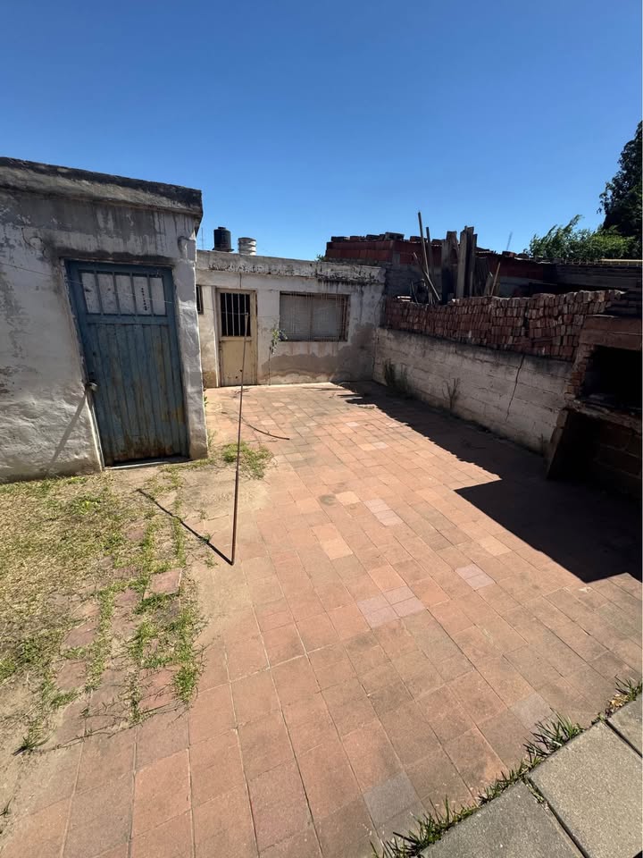 CASA ESQUINA 2 DORMITORIOS – VILLA EL LIBERTADOR