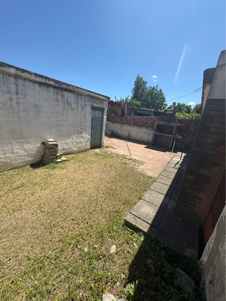 CASA ESQUINA 2 DORMITORIOS – VILLA EL LIBERTADOR