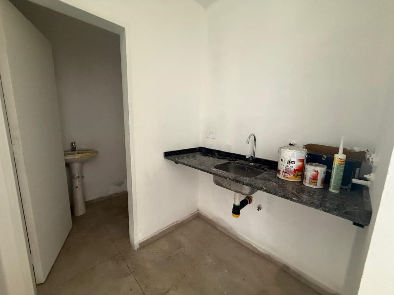 LOCAL COMERCIAL 120m2 – DOCTA URBANIZACIÓN INTELIGENTE, EXCELENTE UBICACIÓN