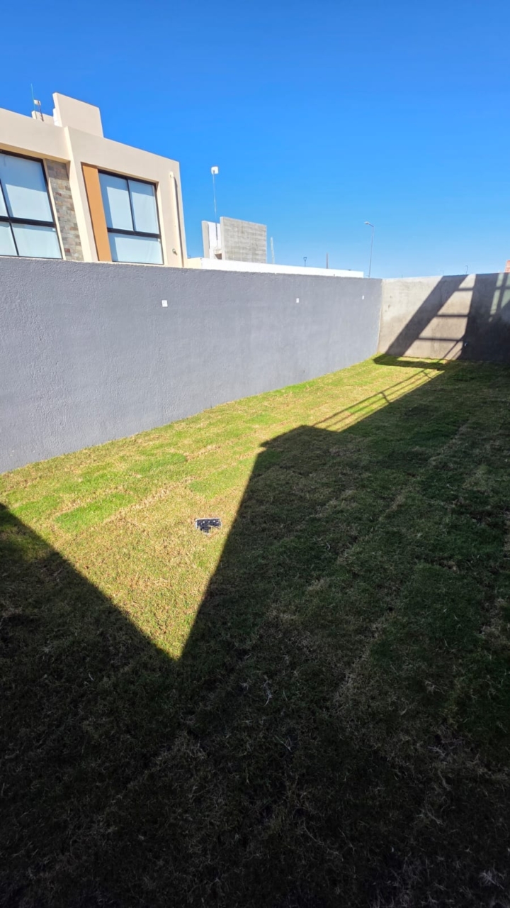 CASA DE CATEGORÍA, 4 DORMITORIOS – RINCONES DE MANANTIALES