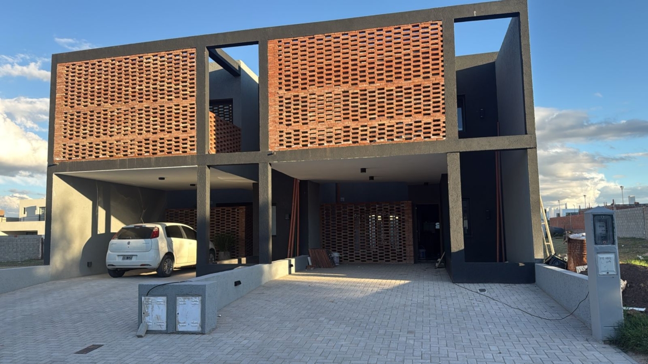 DUPLEX 3 DORMITORIOS – DOCTA URBANIZACIÓN INTELIGENTE, ETAPA 2