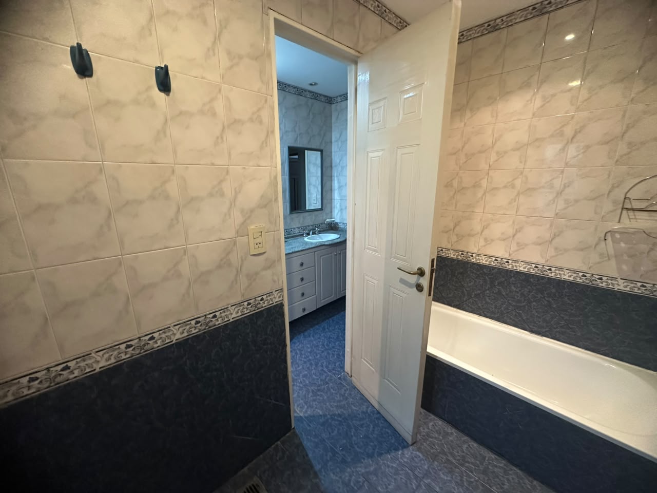 CASA 5 DORMITORIOS C/ COCHERA – B° URCA