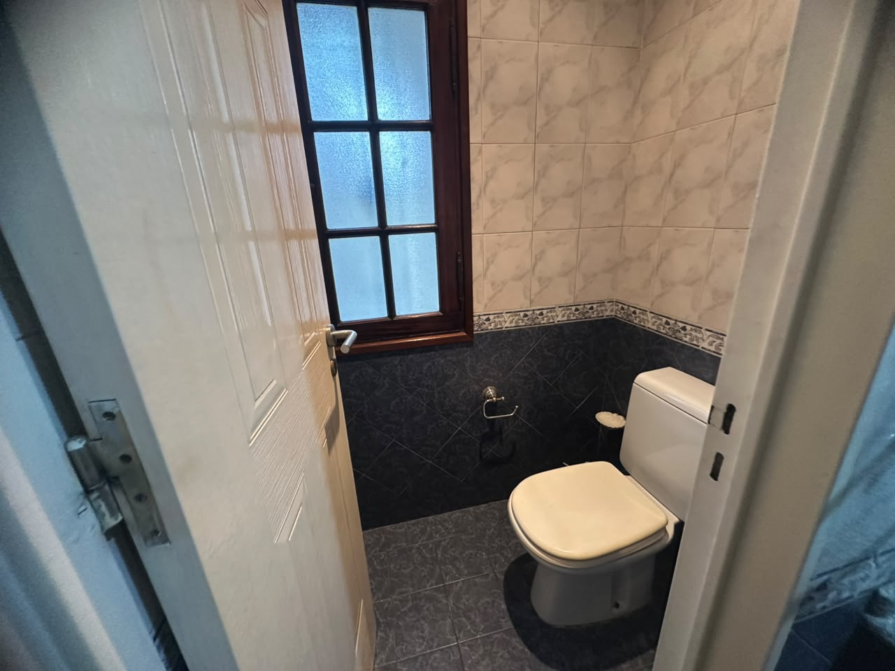 CASA 5 DORMITORIOS C/ COCHERA – B° URCA