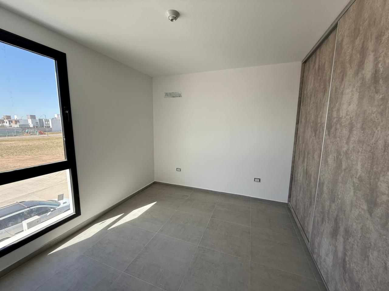 DUPLEX 3 DORMITORIOS – MANANTIALES II