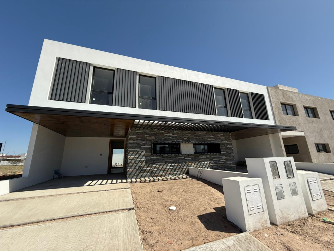 DUPLEX 3 DORMITORIOS – MANANTIALES II