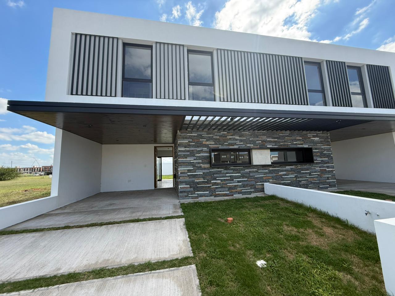 DUPLEX 3 DORMITORIOS – MANANTIALES II