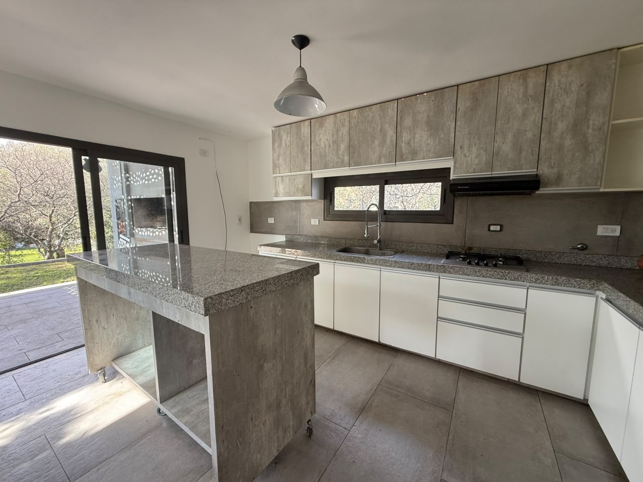 CASA DE CATEGORÍA, 3 DORMITORIOS – LAS CAÑITAS BARRIO PRIVADO, MALAGUEÑO