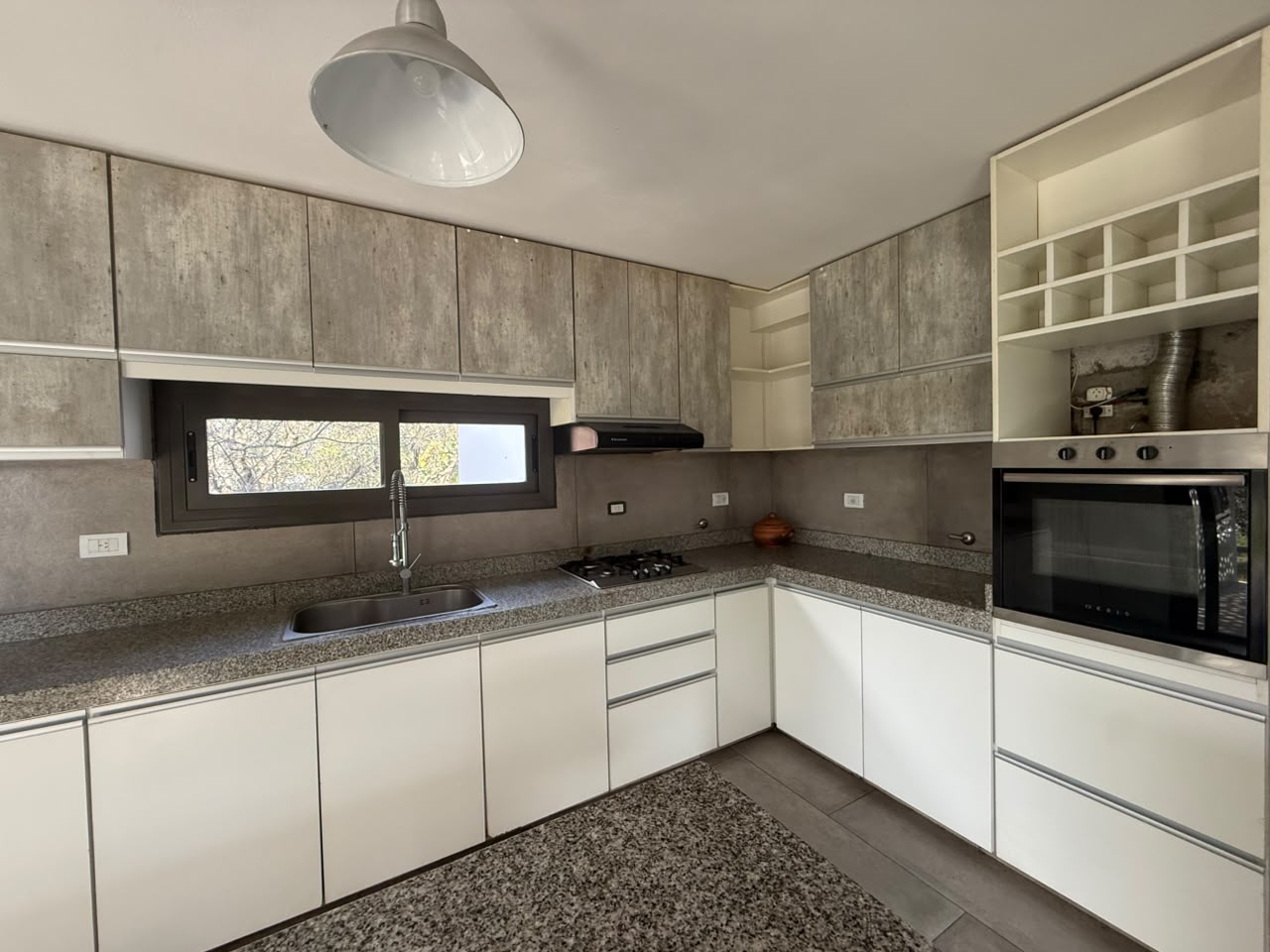 CASA DE CATEGORÍA, 3 DORMITORIOS – LAS CAÑITAS BARRIO PRIVADO, MALAGUEÑO