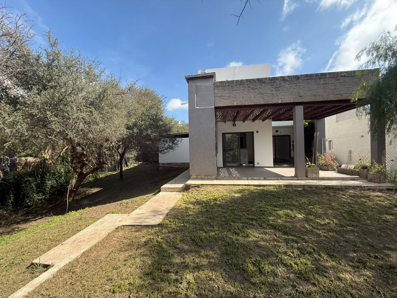 CASA DE CATEGORÍA, 3 DORMITORIOS – LAS CAÑITAS BARRIO PRIVADO, MALAGUEÑO