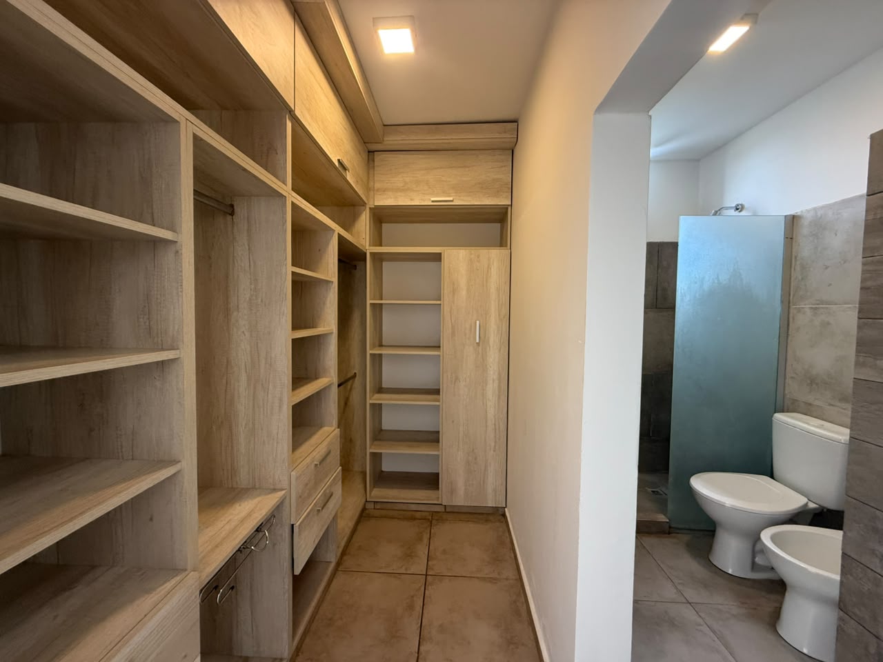 CASA DE CATEGORÍA, 3 DORMITORIOS – LAS CAÑITAS BARRIO PRIVADO, MALAGUEÑO
