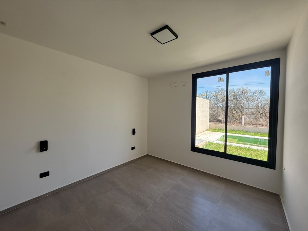 CASA DE CATEGORÍA, 2 DORMITORIOS – DOCTA URBANIZACIÓN INTELIGENTE, SECTOR MALAGUEÑO